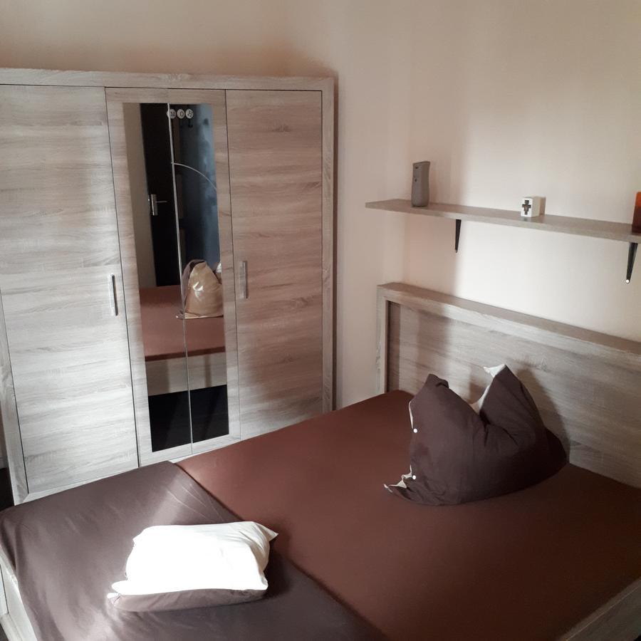 Apartament Premium Travel Apartment Oradea Bagian luar foto