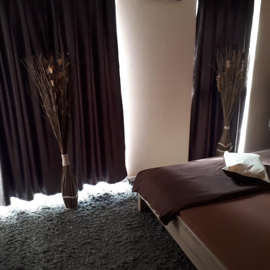 Apartament Premium Travel Apartment Oradea Bagian luar foto