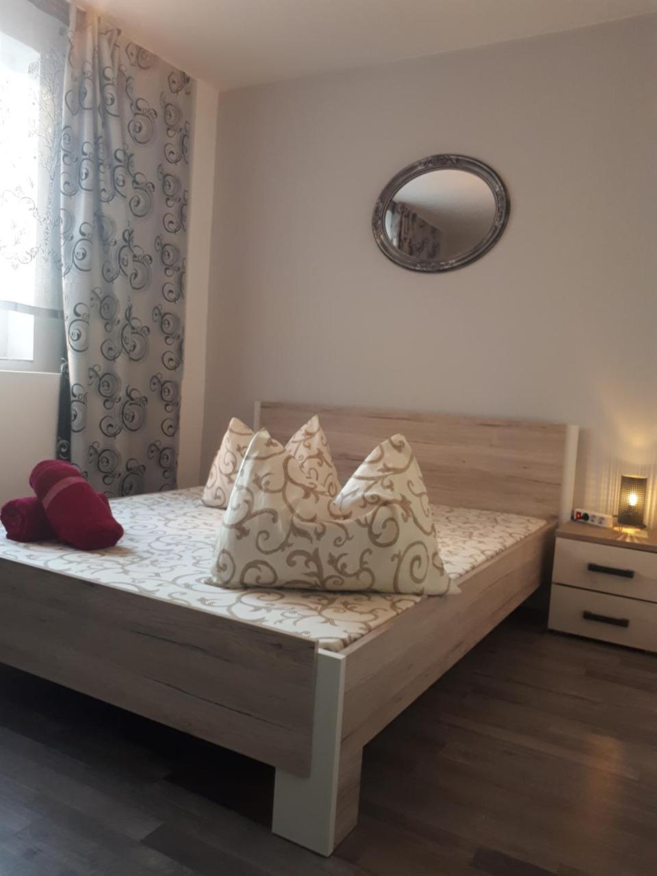 Apartament Premium Travel Apartment Oradea Bagian luar foto