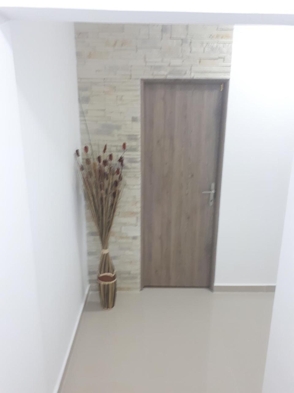 Apartament Premium Travel Apartment Oradea Bagian luar foto