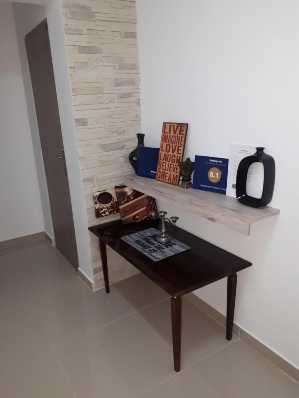 Apartament Premium Travel Apartment Oradea Bagian luar foto