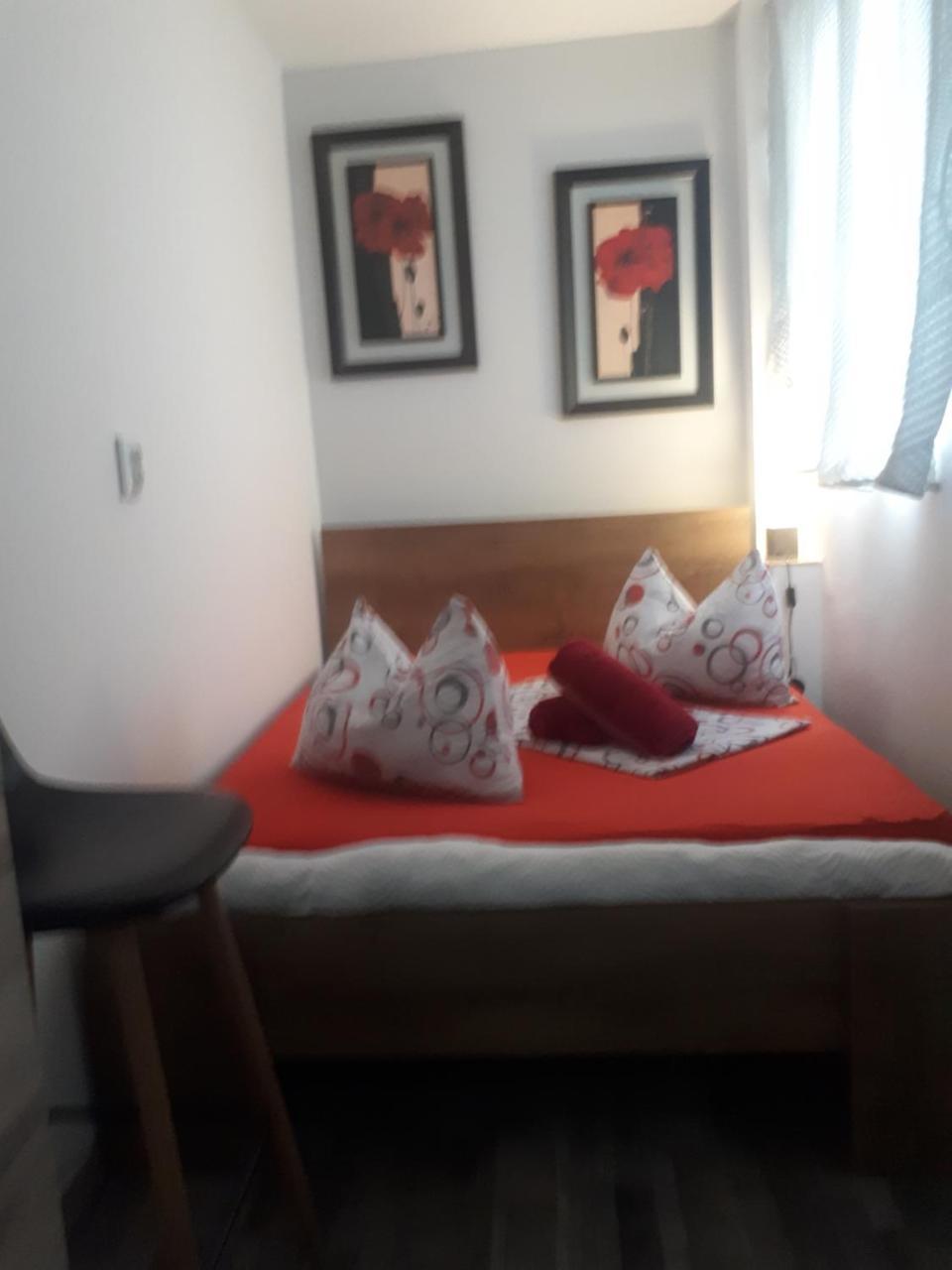 Apartament Premium Travel Apartment Oradea Bagian luar foto